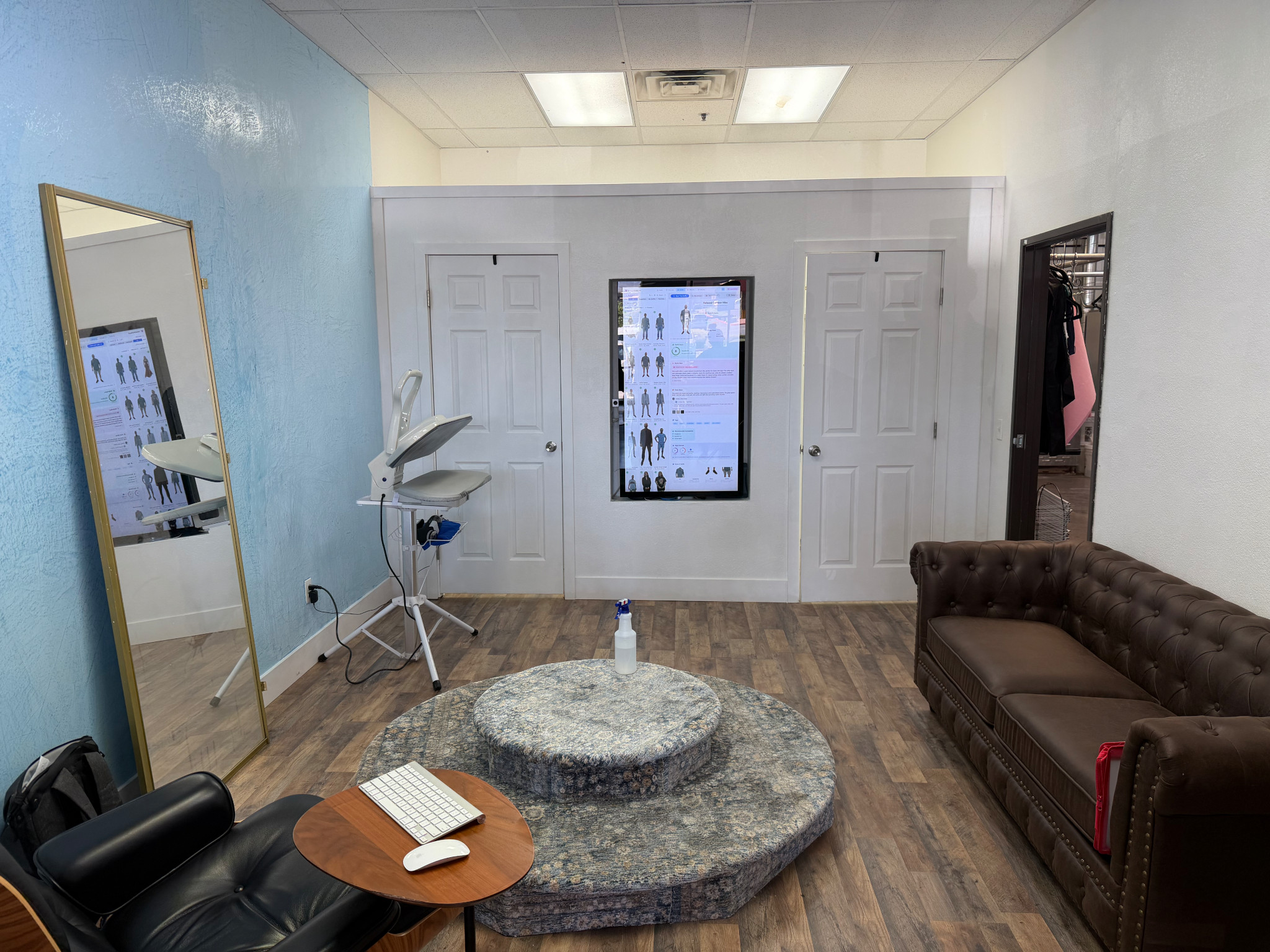 ClosetMonkey Cleaners alterations lounge with AI app